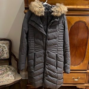 Size MED TALL Point Zero coat. I’m 5’11. Falls right above my knee. Like new.